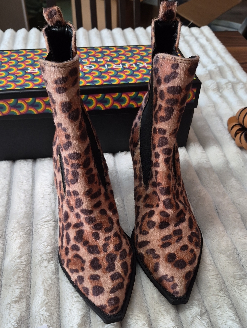 Dolce Vita Jerico A Stack Heel Leopard Print ankle Boots Women's Sz 6.5 Nwot - Picture 4 of 10